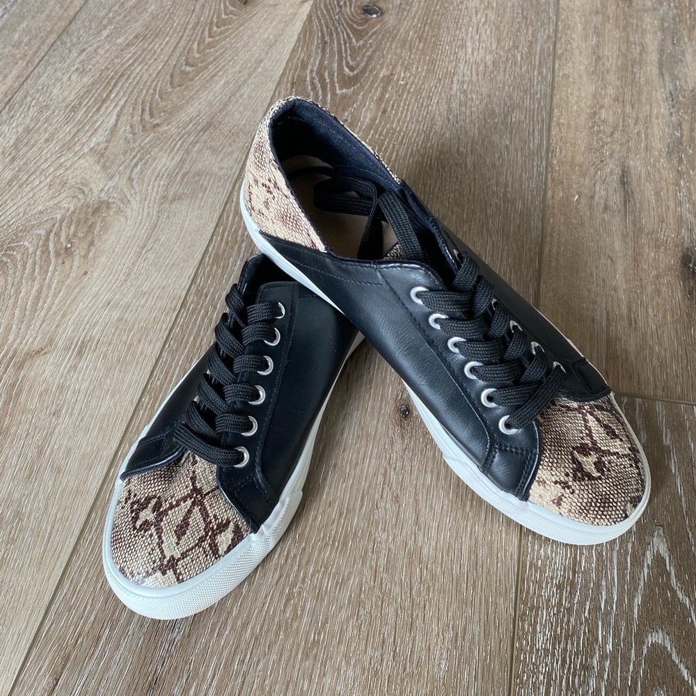 Adorable casual women’s shoes